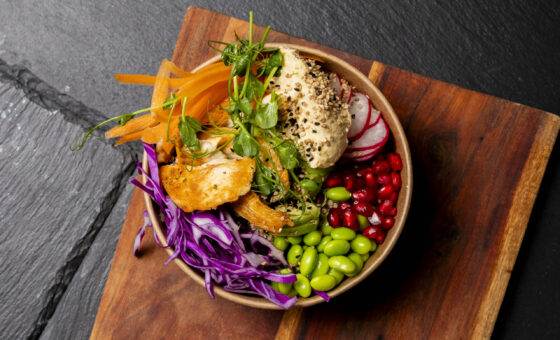 Poke bowl med stegt kylling