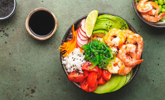 Poke bowl med tigerrejer